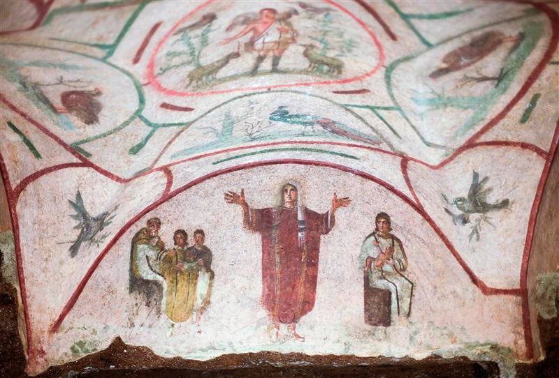 Des fresques romaines relancent le débat sur les femmes prêtres