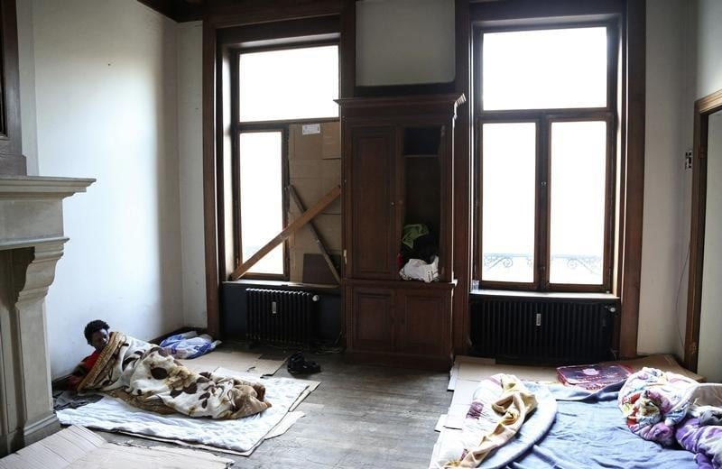 Le parlement durcit la legislation anti-squats