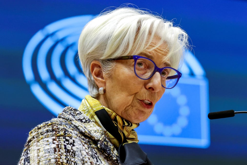 L'economie de la zone euro toujours sous perfusion, declare lagarde(bce)