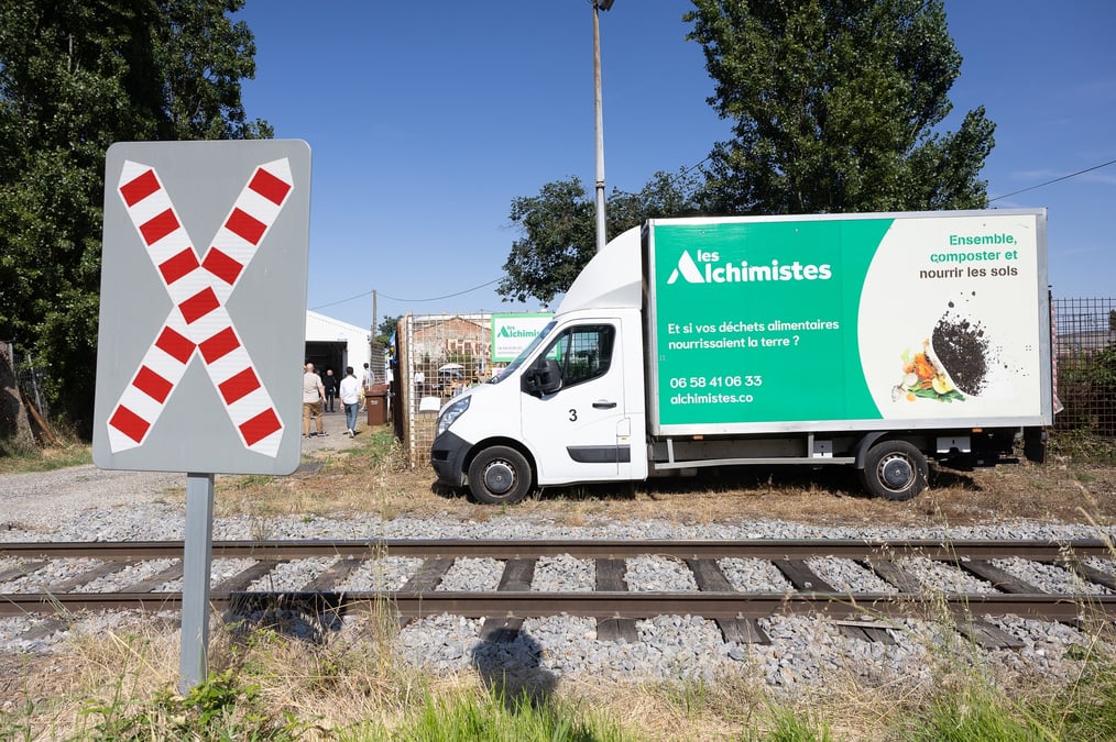 Toulouse vient de se doter d'un nouveau site industriel capable de composter 700 tonnes par an de déchets alimentaires issus des cantines des écoles, du CHU et de restaurants de la Ville rose.