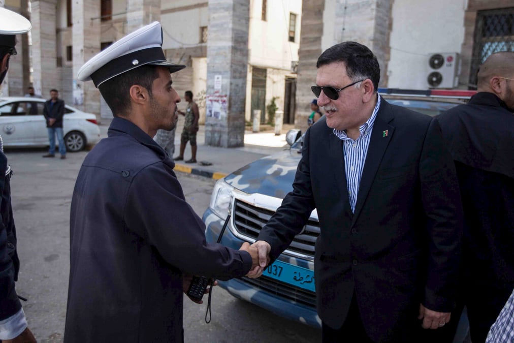 Le chef du gouvernement d'union libyen dans les rues de tripoli