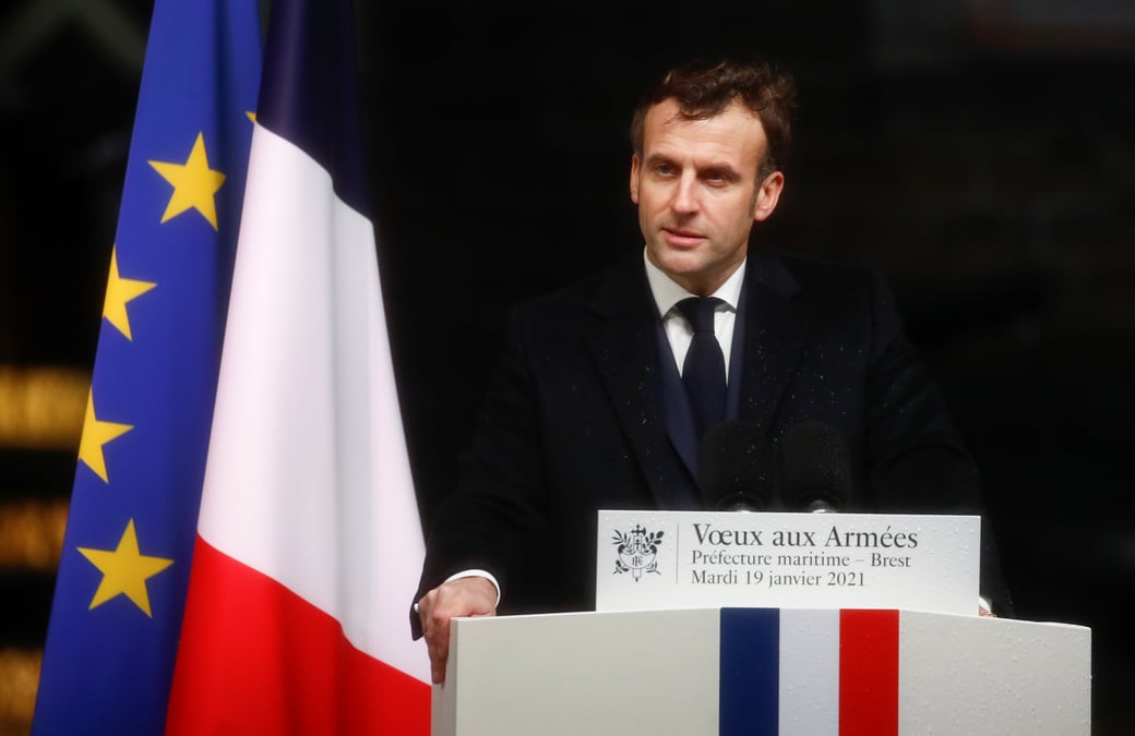 La france va pouvoir "ajuster son effort" au sahel, dit macron aux armees