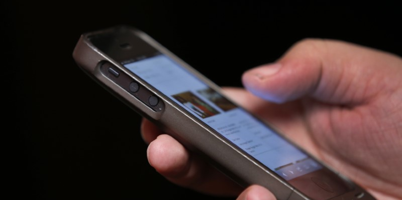 Vers une interdiction du "smartphone" dans les ecoles et colleges