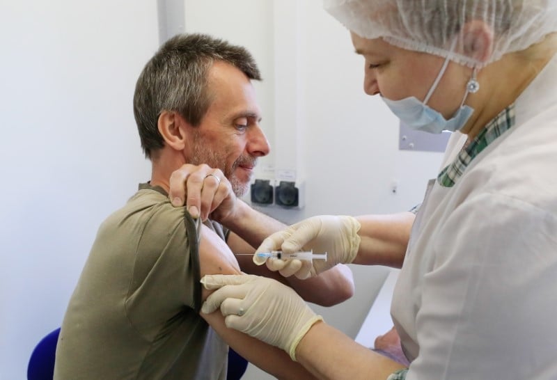 La ville de moscou rend obligatoire la vaccination contre le covid-19 pour certains salaries