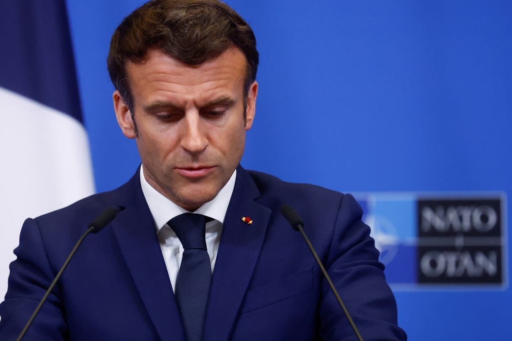 L'otan va "intensifier" ses travaux pour eviter une escalade en ukraine, dit macron