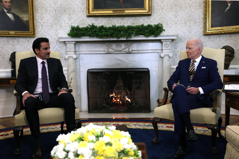 Joe biden et l'emir du qatar, cheikh tamim bin hamad al-thani