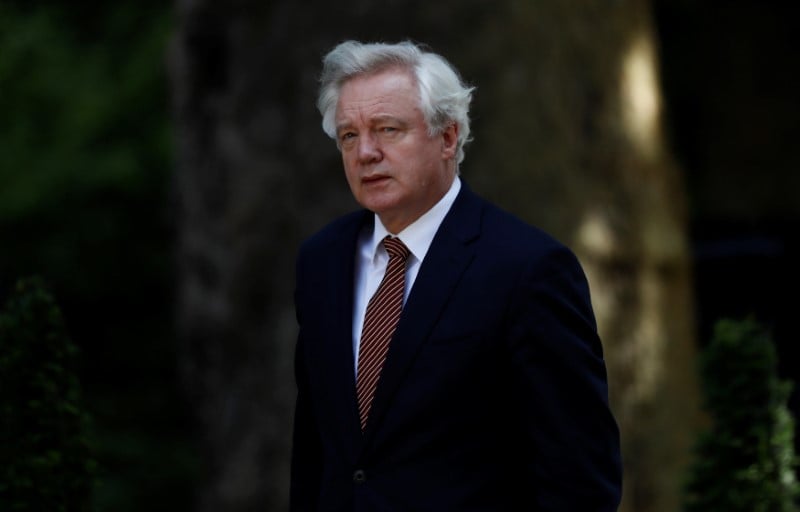 "nous allons quitter l'union europeenne", dit davis