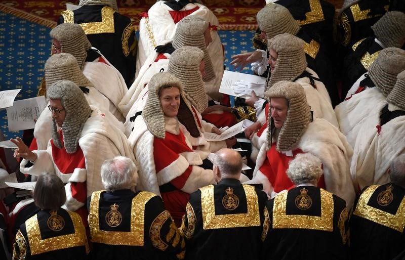 Les lords recommandent une restriction tres graduelle de l'immigration