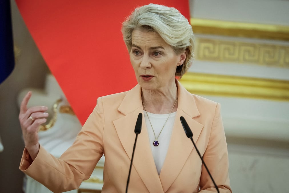 La presidente de la commission europeenne, ursula von der leyen, participe a une conference de presse conjointe avec le president ukrainien, volodymyr zelenskiy et les dirigeants de l'ue et du canada a kiev