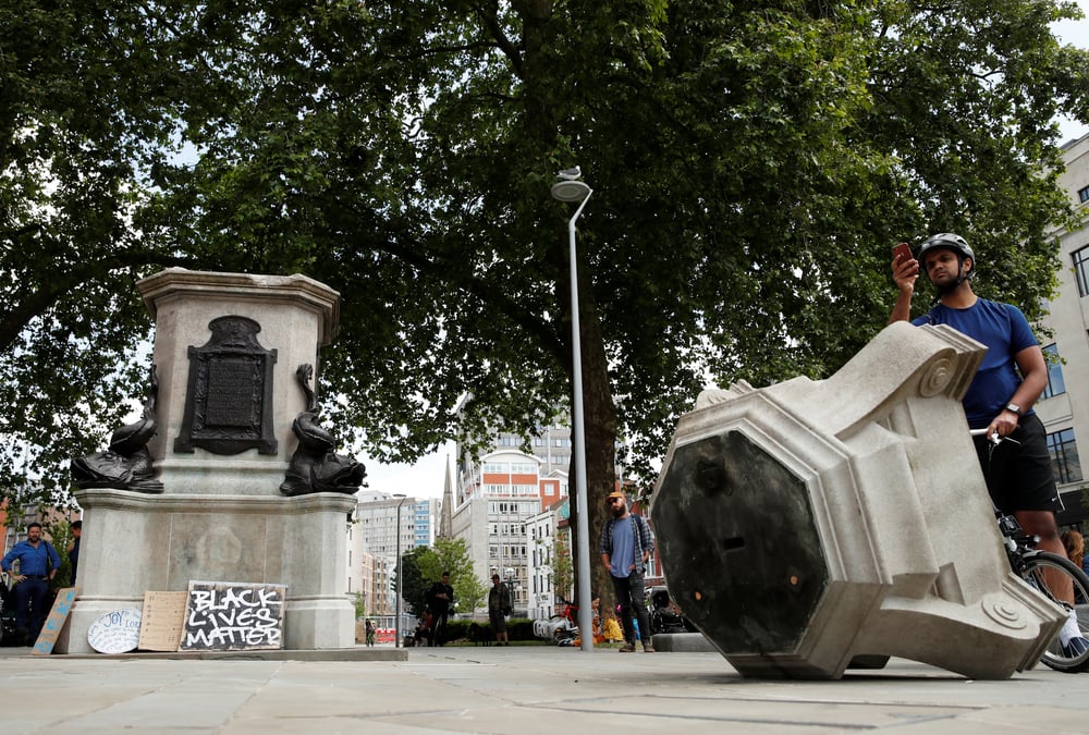 Londres va reflechir aux rues et aux statues honorant des esclavagistes