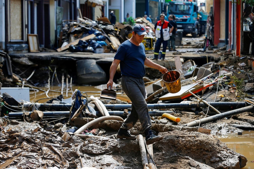 Des inondations terrifiantes, dit merkel, plus de 180 morts en europe