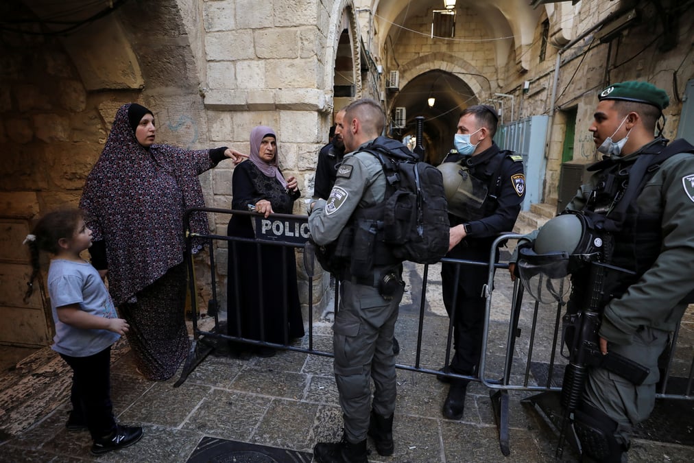 Les forces israeliennes tuent deux assaillants palestiniens, annonce la police israelienne