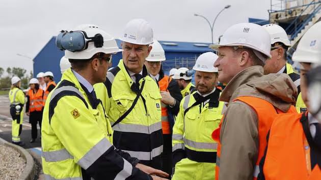 Roland Lescure, alors ministre de l’Industrie, en visite en avril dernier chez Yara, au Havre, pour annoncer que le complexe havro-rouennais était lauréat de l’appel à projets Zibac (Zone industrielle bas carbone).