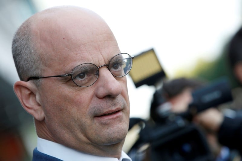 Coronavirus: blanquer evoque une rentree en trois etapes et par demi-groupes