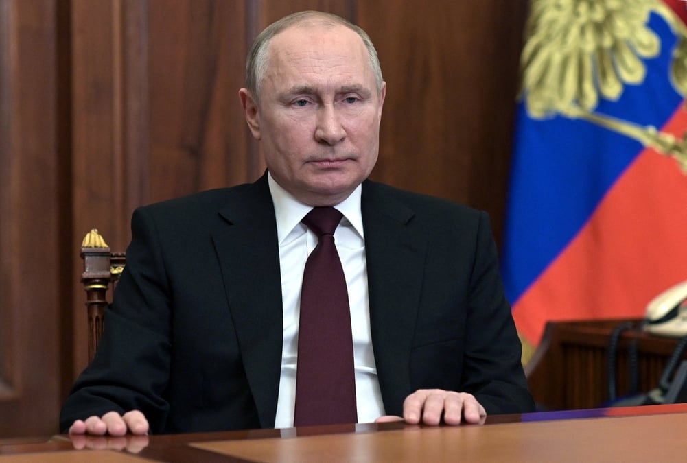 Une adhesion de l'ukraine a l'otan serait une menace pour la securite de la russie, dit poutine