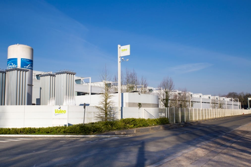 L’usine de Valéo à La Suze-sur-Sarthe, où sont réalisés notamment les radiateurs de chauffage pour l’automobile, fermera ses portes en 2025.