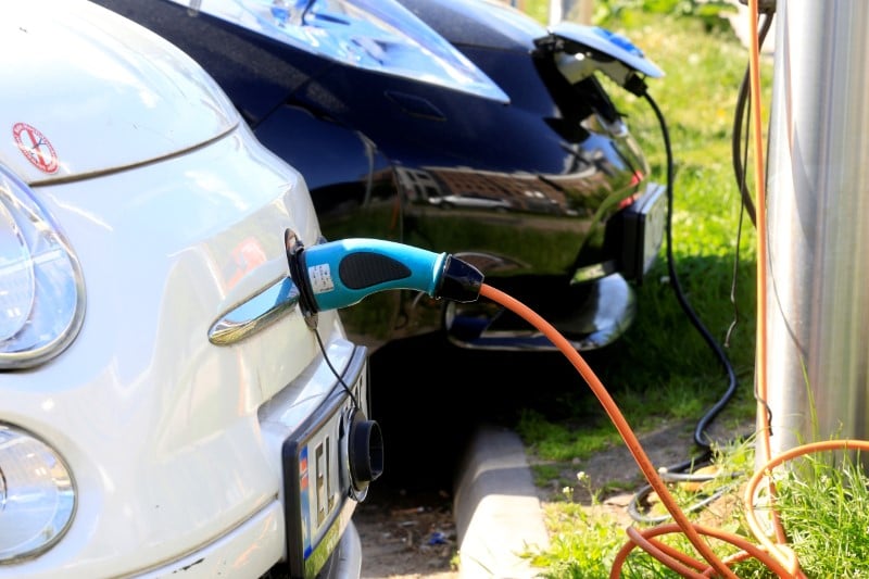 2 millions de vehicules electriques en 2016 dans le monde, un record, selon l'aie