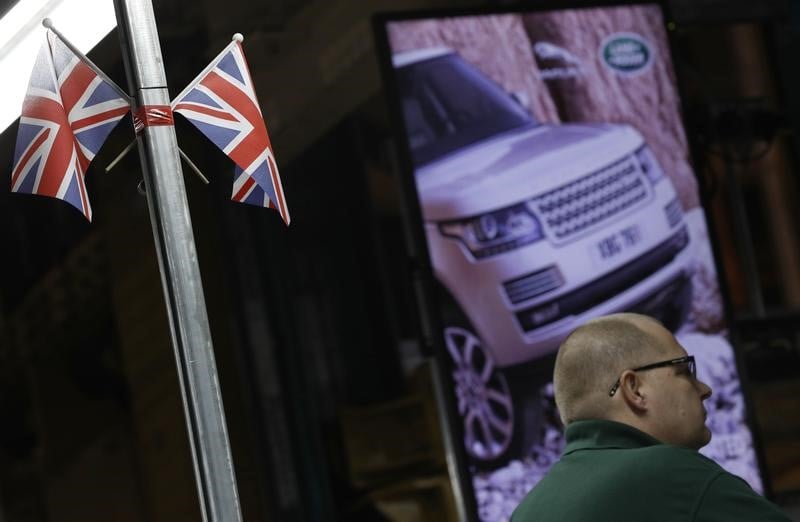 Jaguar land rover pourrait creer 5.000 emplois en grande-bretagne