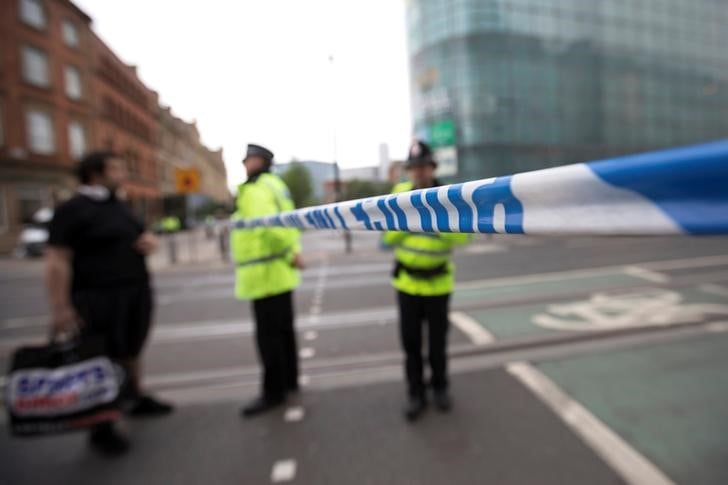 La police cherche encore des suspects dans l'enquete sur manchester