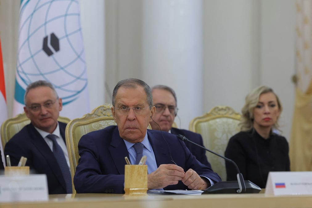Le ministre russe des affaires etrangeres serguei lavrov participe a une reunion a moscou