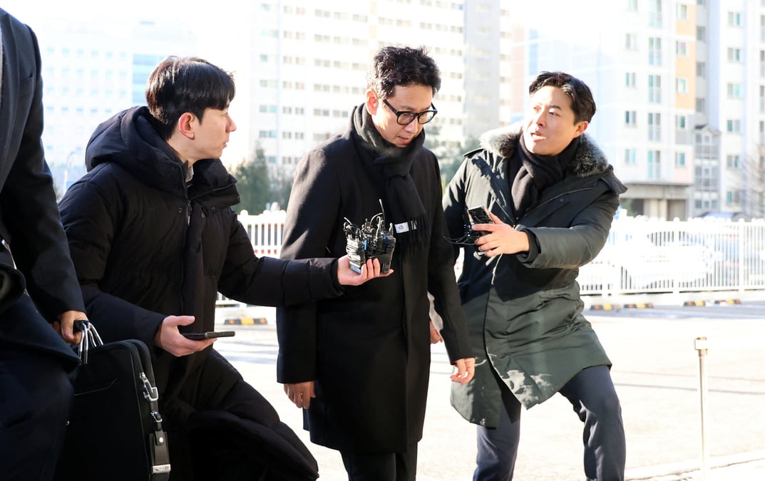 Lee sun-kyun lors de son arrivee au poste de police