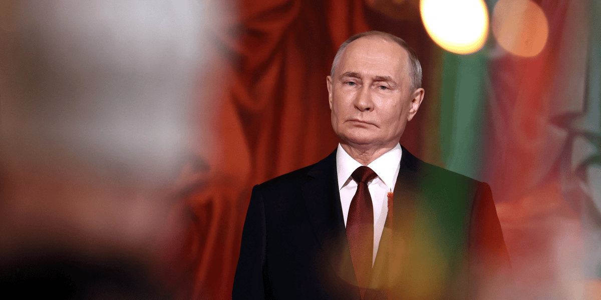 Le president russe vladimir poutine assiste au service de la paque orthodoxe a la cathedrale du christ-sauveur a moscou