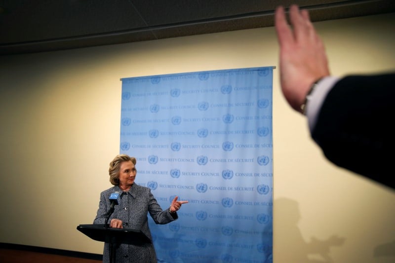 Hillary clinton, immense favorite et cible unique des republicains