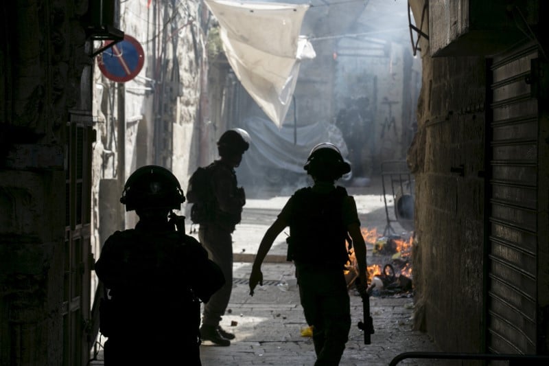 Heurts entre palestiniens et policiers israeliens sur l'esplanade des mosquees