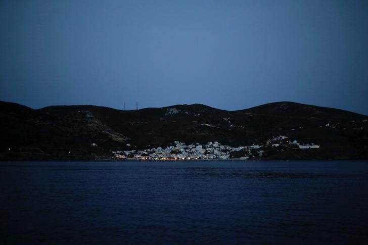 Deux morts, des blesses dans un puissant seisme en mer egee