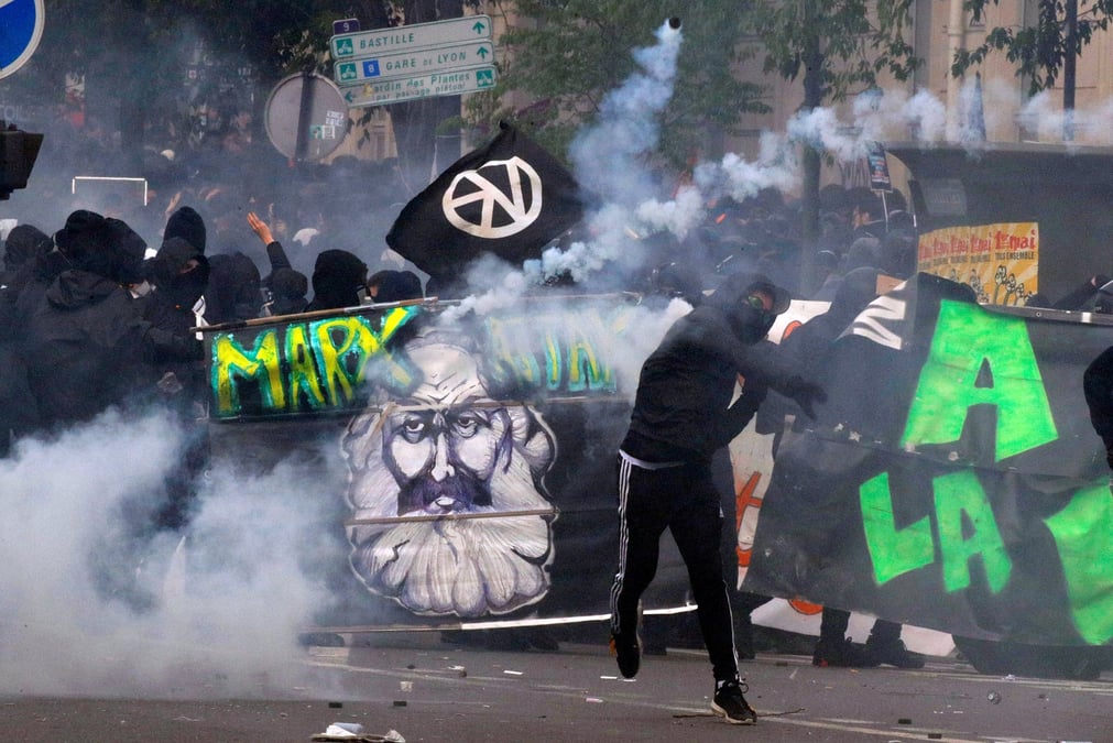 "black blocs"