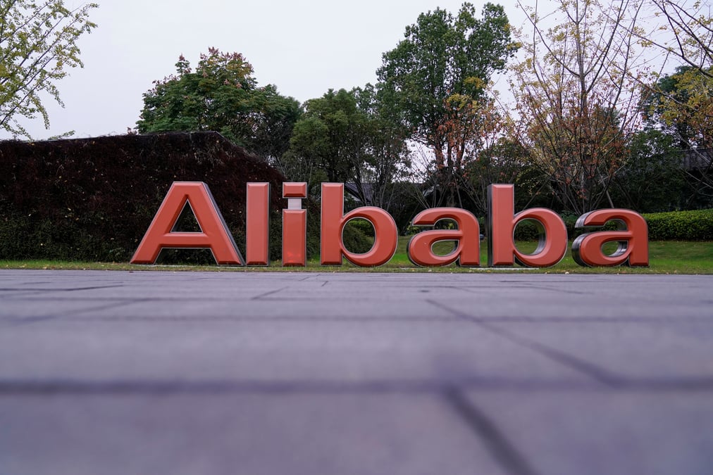Alibaba attire les investisseurs pour ses debuts a hong kong