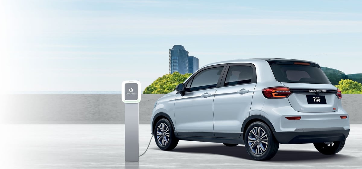 Leapmotor propose en France, le T03, à 26.000 euros, en France pour répondre à la demande du marché en voitures électriques d'entrée de gamme.
