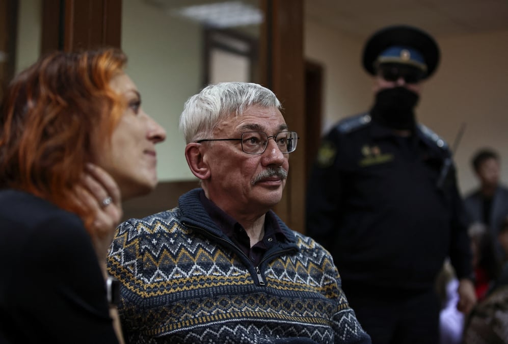 Dirigeant emprisonne de l'organisation de defense des droits humains memorial, oleg orlov, lors d'une audience au tribunal a moscou