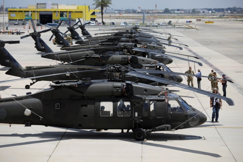 L'armee afghane recoit des helicopteres americains black hawk