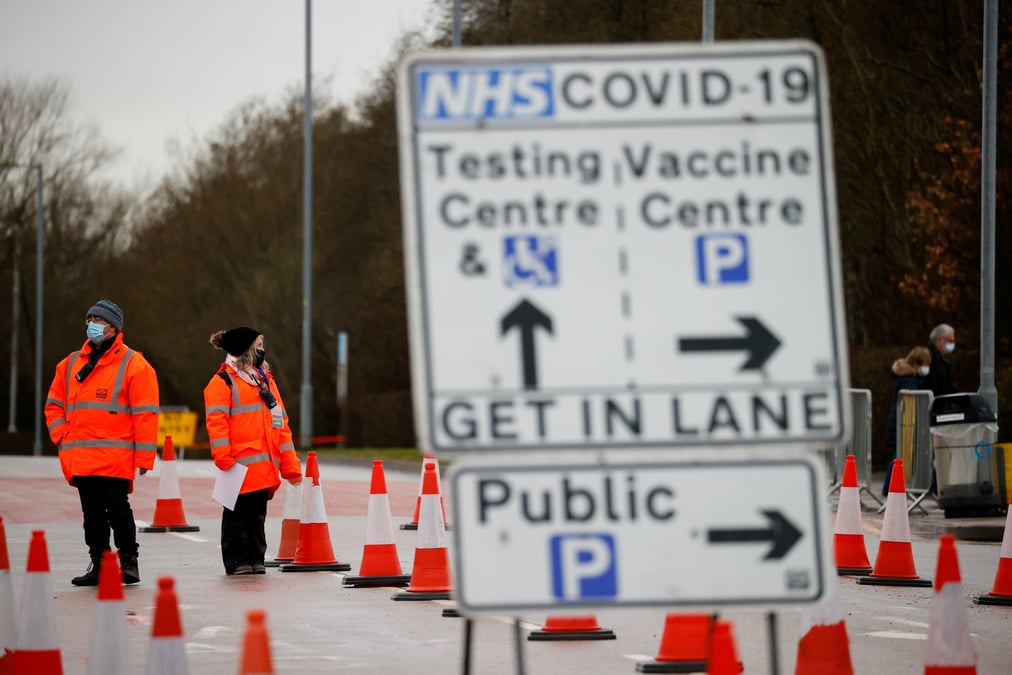 Coronavirus: le royaume-uni accelere la vaccination, les "pires semaines" sont a venir