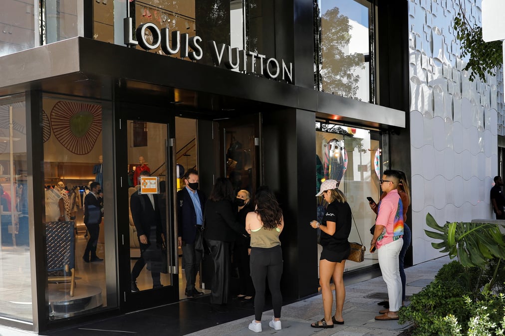 Louis vuitton va augmenter ses prix face a la hausse des couts de production