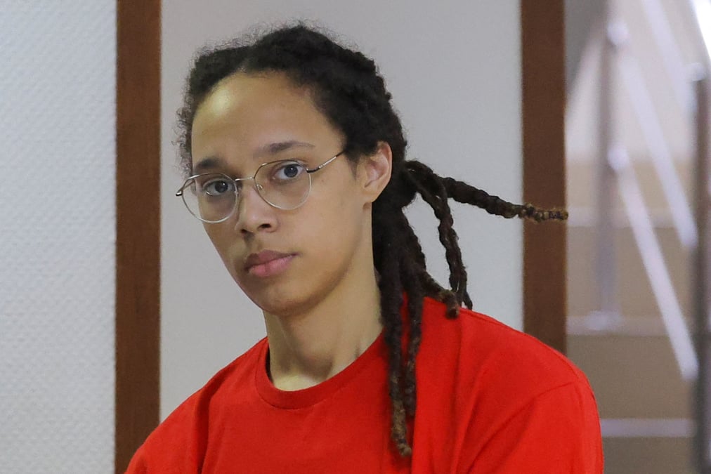 Russie: accusee de trafic de drogue, la sportive americaine brittney griner plaide coupable
