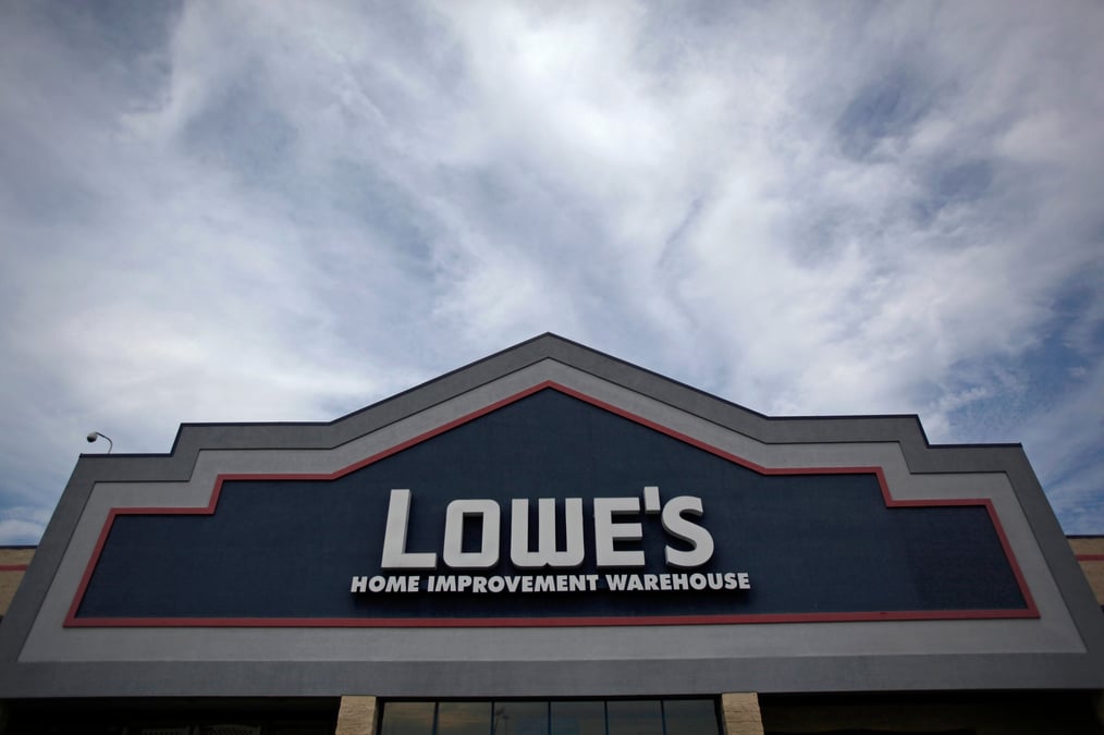 Lowe's s'attend a ce qu'une demande freinee par l'inflation pese sur ses ventes annuelles