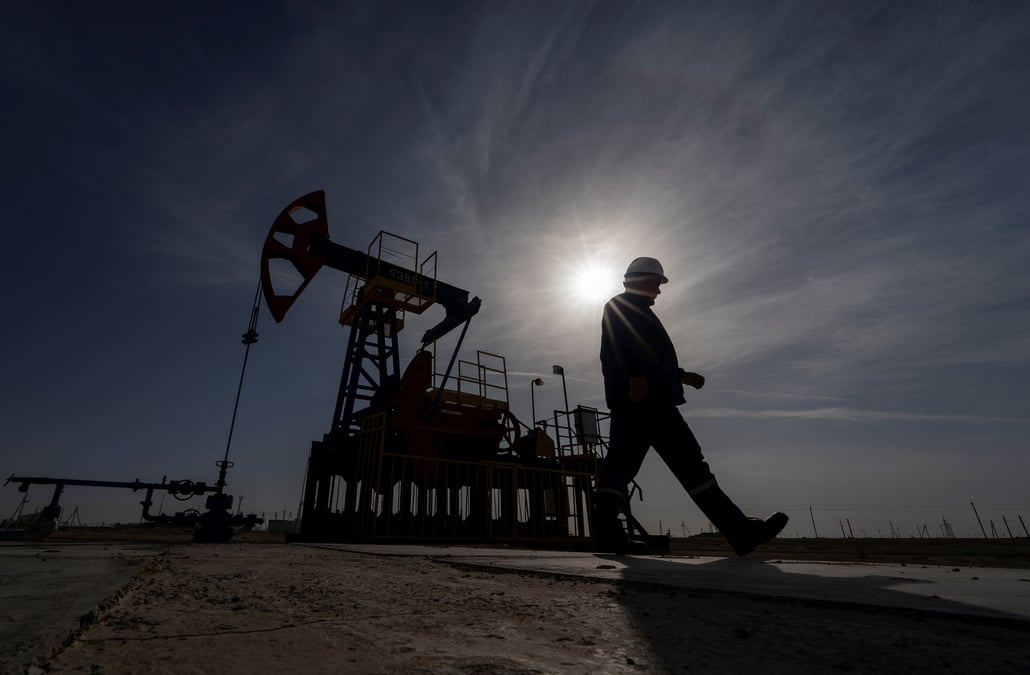 Une exploitation de petrole au kazakhstan