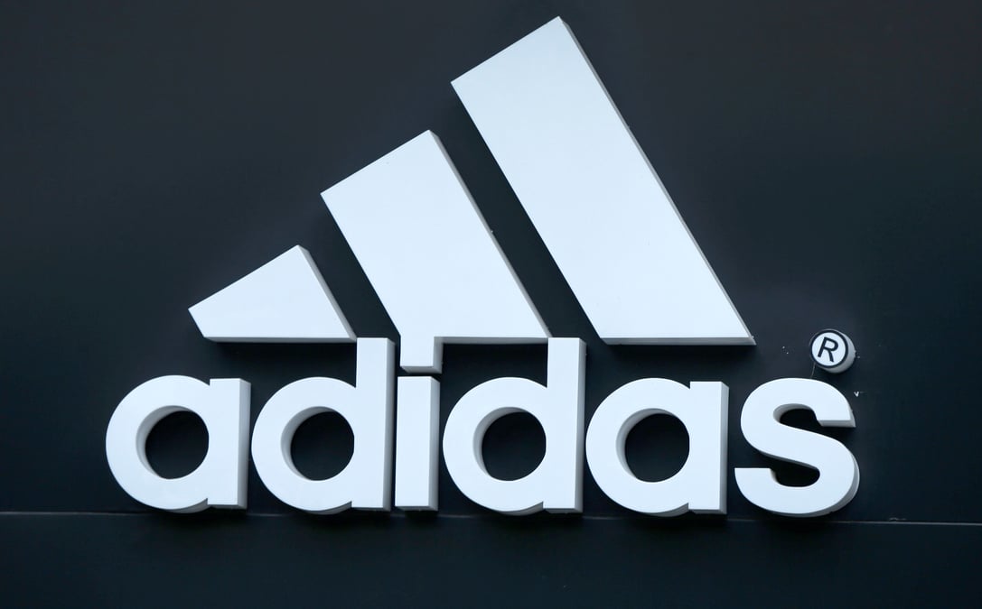 Le logo adidas