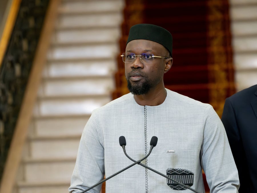 Le president senegalais faye nomme un allie, sonko, au poste de premier ministre