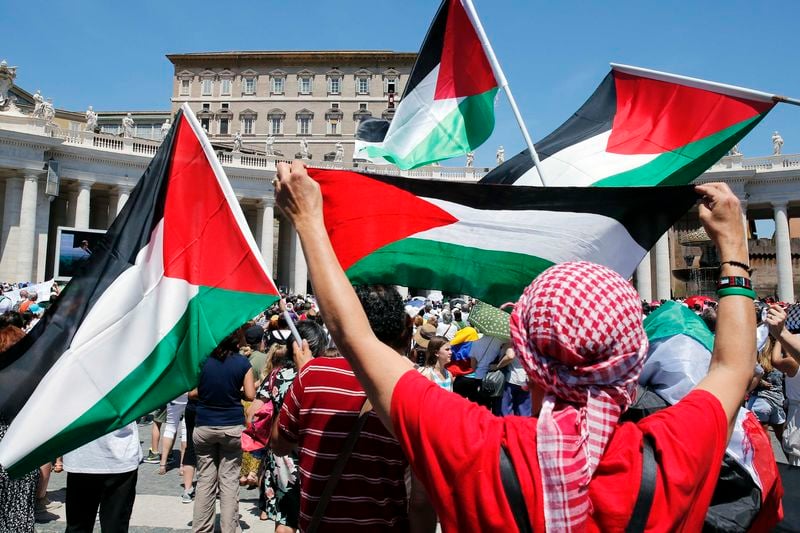 Les présidents palestinien et israélien vont prier au Vatican