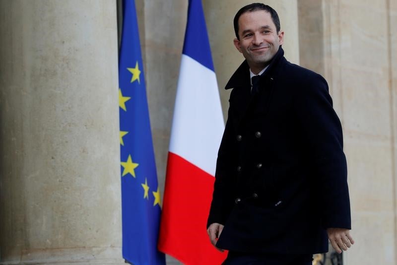 Montee en fleche de benoit hamon dans un sondage