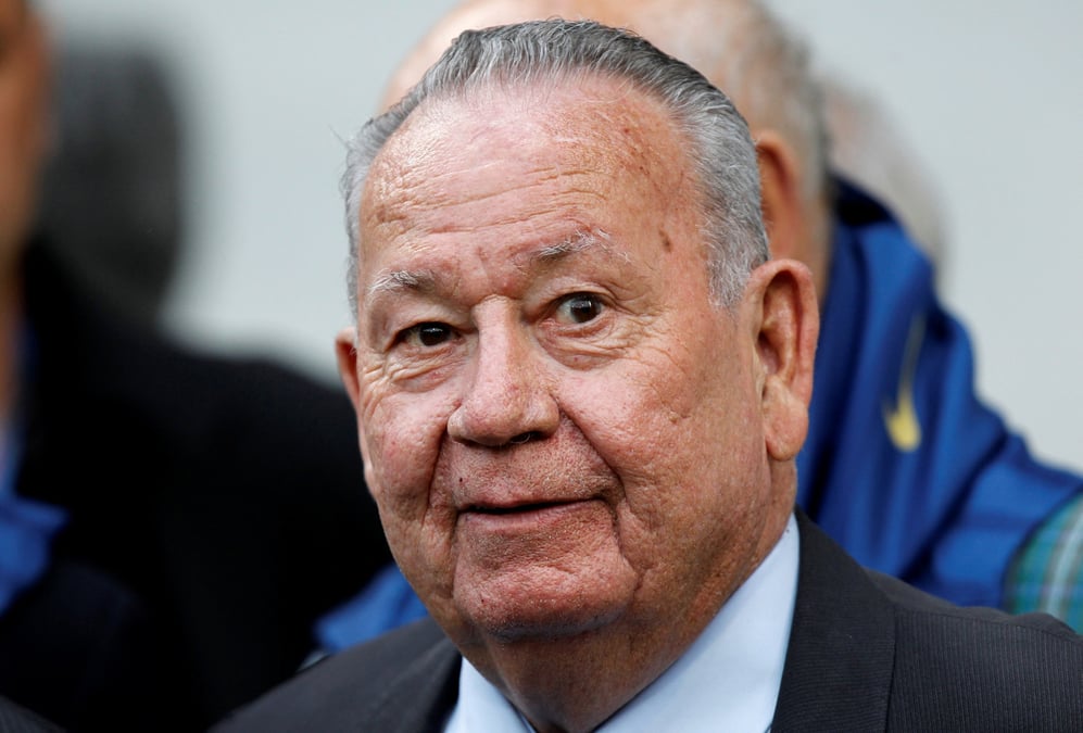 Fontaine, ancien joueur de l'equipe nationale de france, assiste a un match amical de l'euro 2012 a reims