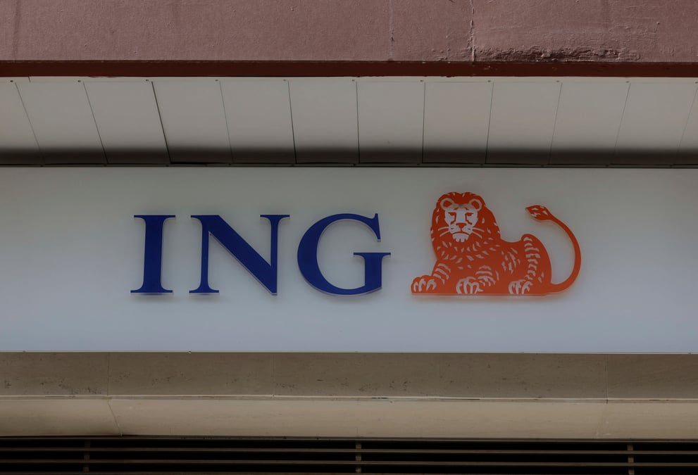 Le logo d'ing est visible dans une agence de la banque ing a malaga