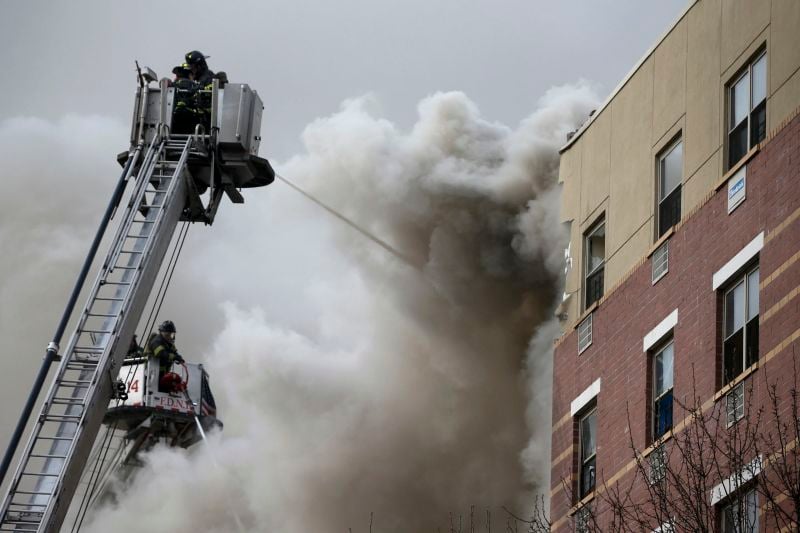 Un immeuble de Manhattan s'effondre, au moins un mort