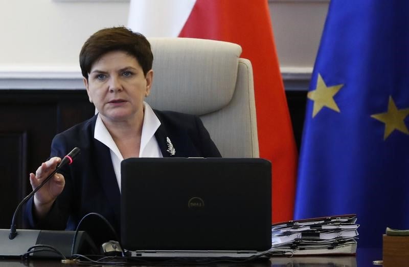Travail detache: la pologne ne bougera pas, promet szydlo