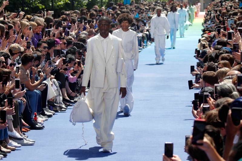 Les marques de luxe misent sur la mode masculine