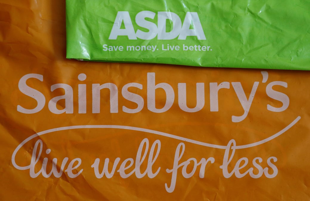 Sainsbury's et asda font d'autres concessions pour sauver leur fusion