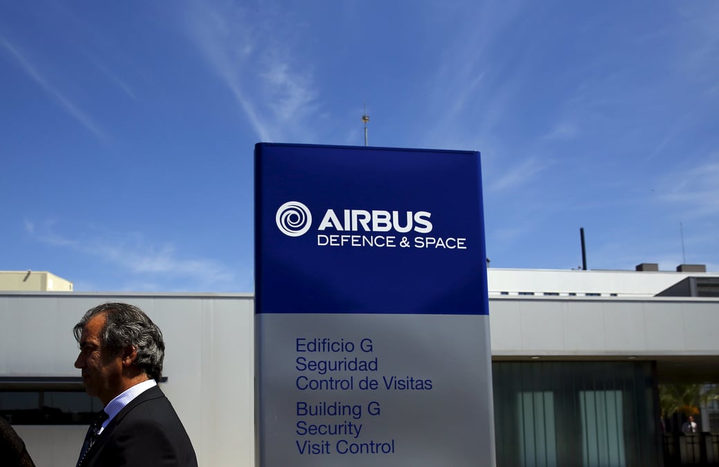Airbus, plus forte baisse du cac 40 a mi-seance
